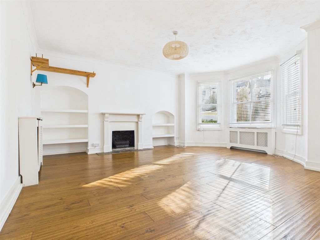 Property photo 2 of 12 Cam04311G0-Pr0102-Still002.Jpg