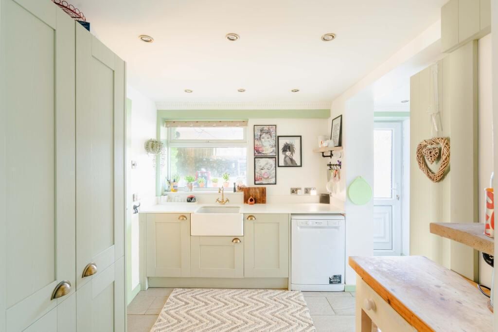 Property photo 3 of 13 Kitchen