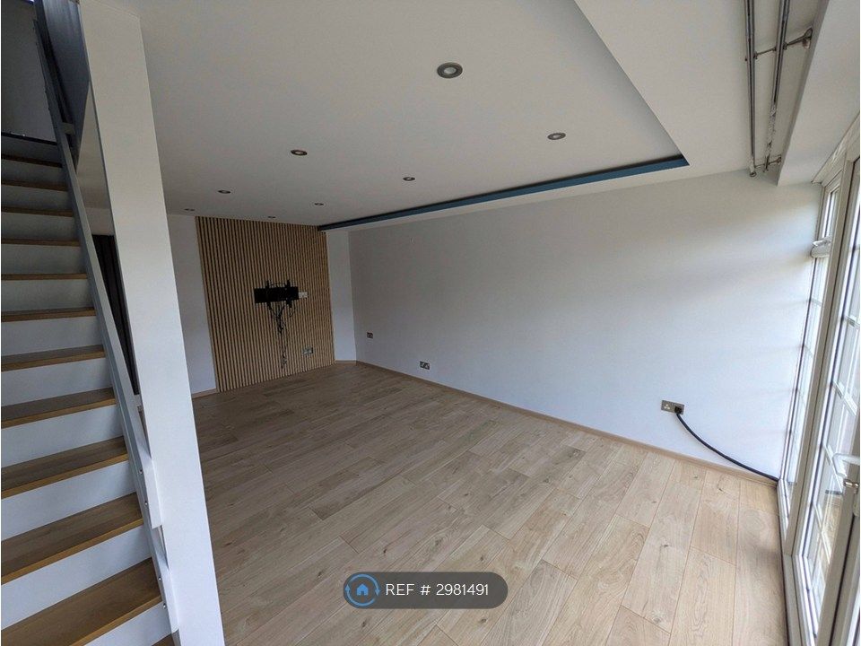 Property photo 3 of 18 Living Room