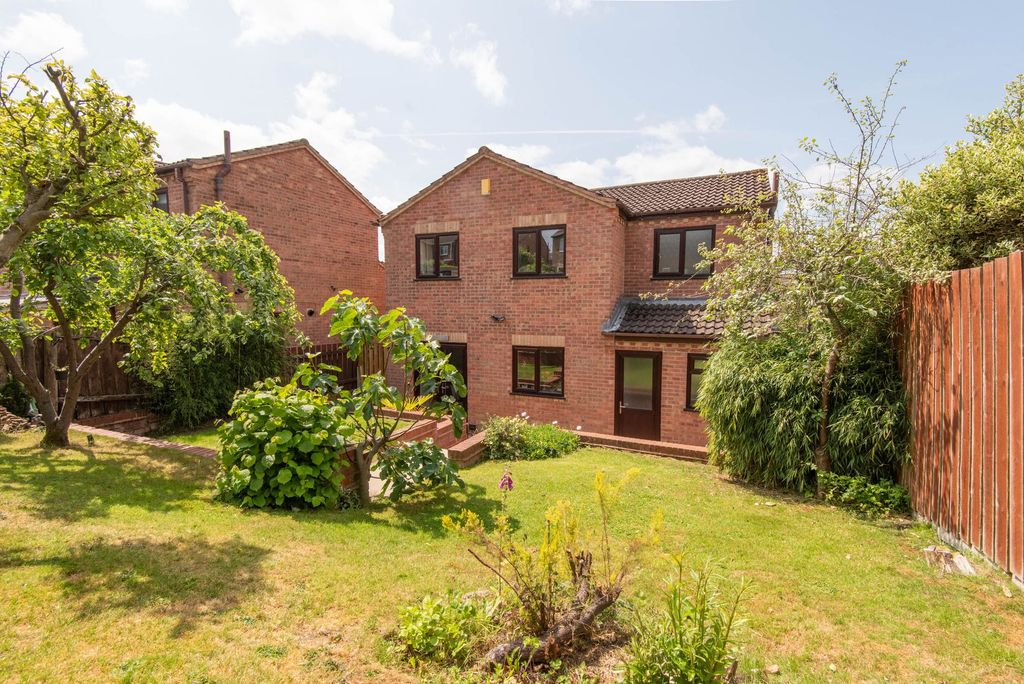 Property photo 2 of 24