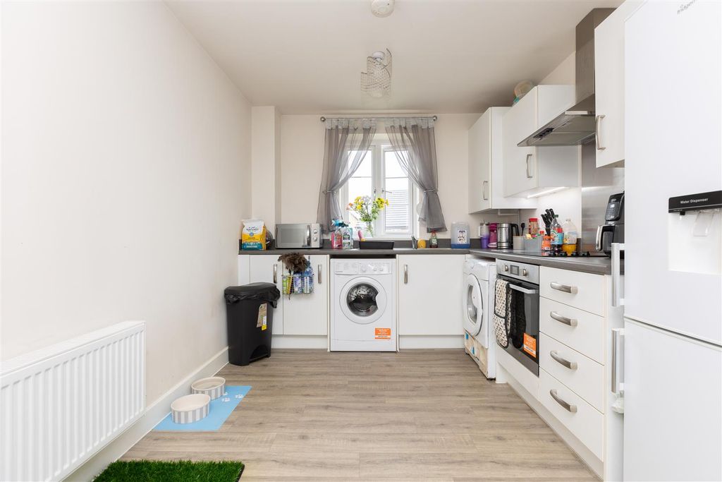 Property photo 3 of 15 Kitchen/Diner