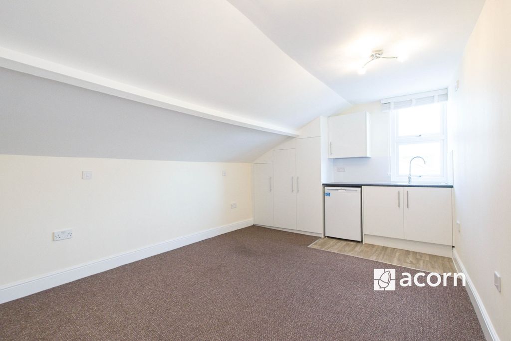 Property photo 3 of 11 Studio