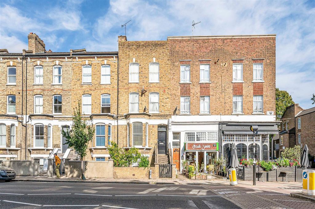 Property photo 1 of 13 Davies___Davies_63A_Fonthill_Road__N4_15.Jpg