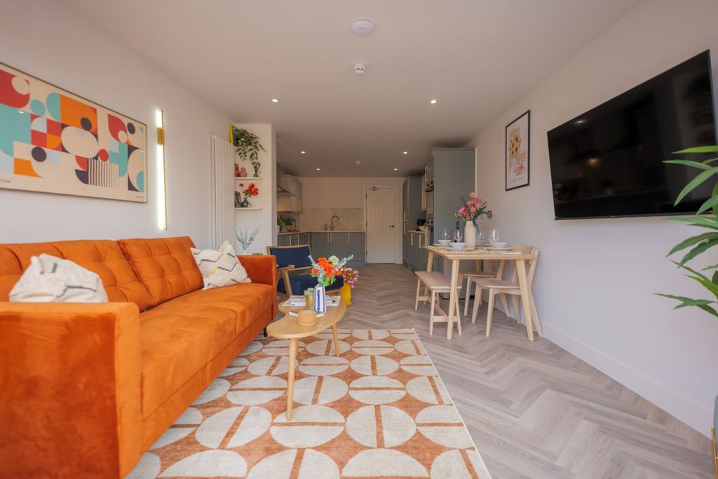 Property photo 3 of 36