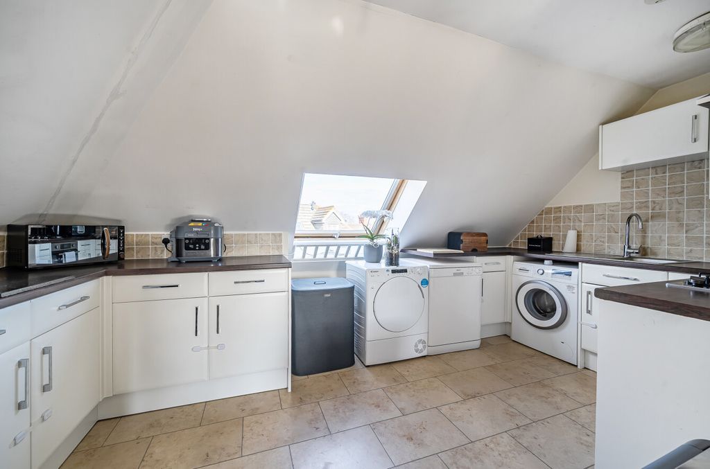 Property photo 3 of 11 1422007-15-69A6d9...