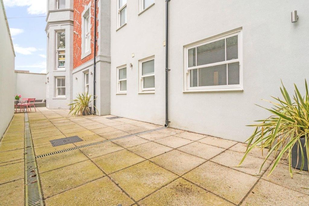 Property photo 2 of 11 Terrace