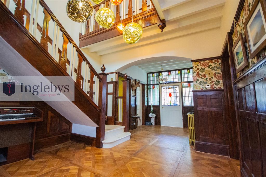 Property photo 1 of 47