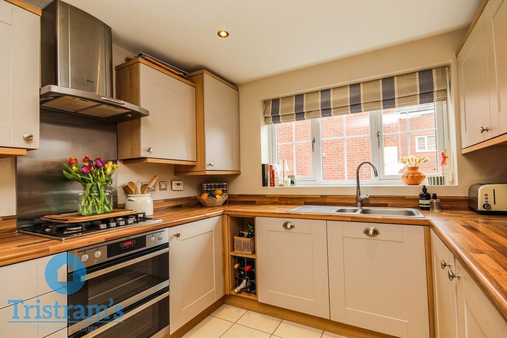 Property photo 2 of 26