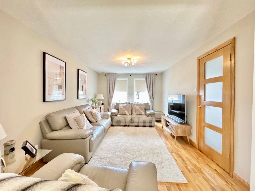 Property photo 2 of 29 Manuel Avenue, Beith Lounge Pic