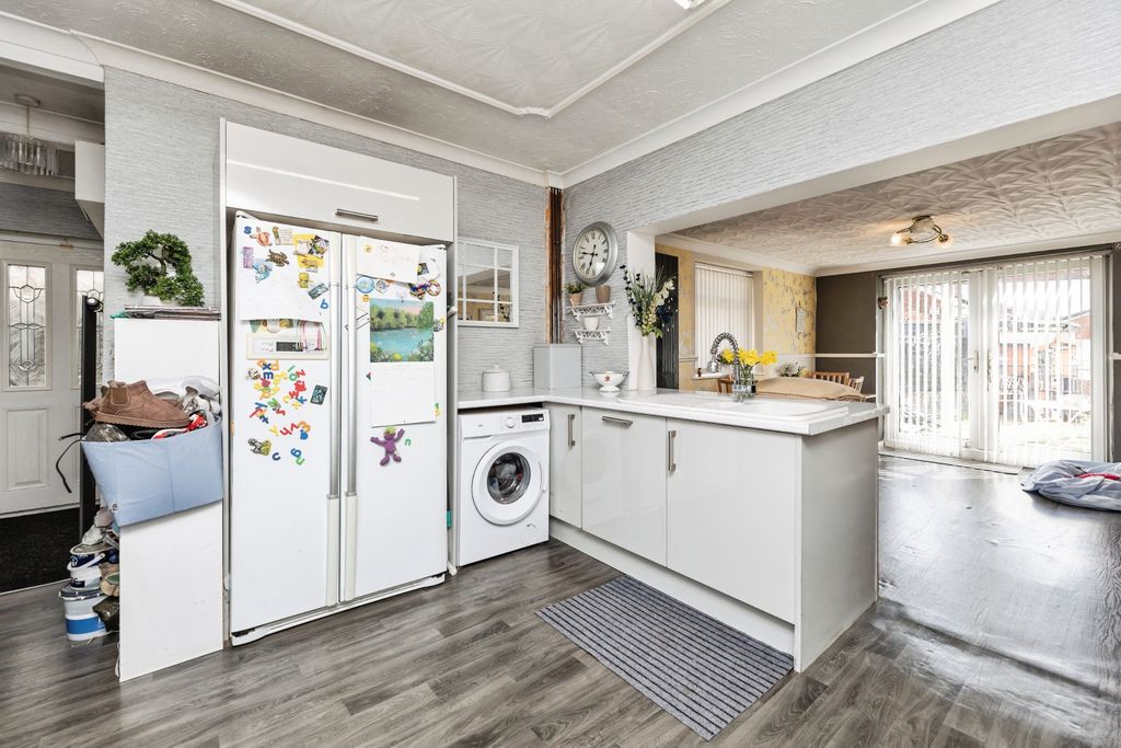 Property photo 3 of 15 Kitchen/Dining Room