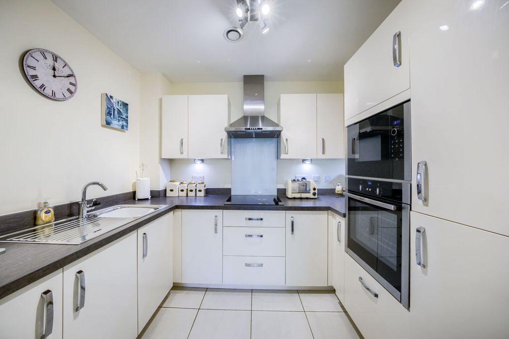 Property photo 2 of 19