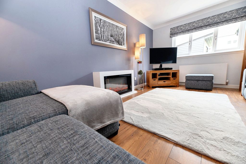 Property photo 2 of 32