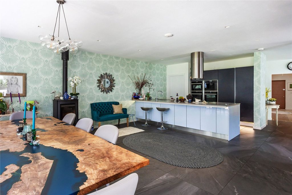 Property photo 2 of 31 Open Plan