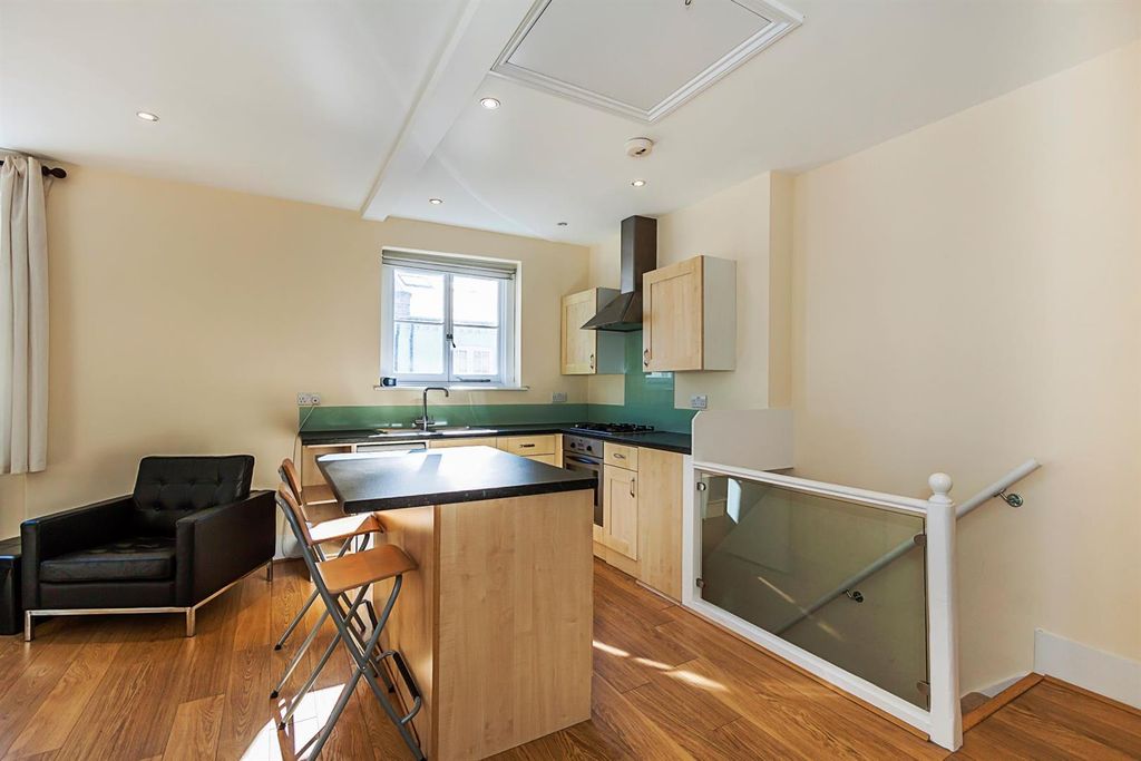 Property photo 2 of 5 (2) 6 Petersham Mews.Jpg