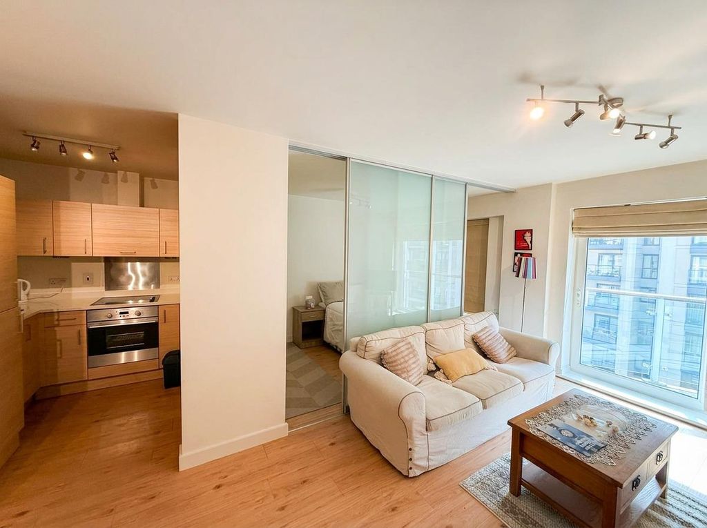 Property photo 2 of 7 Firefly_Gemini Flash_Brighten The Photos 810262.Pn