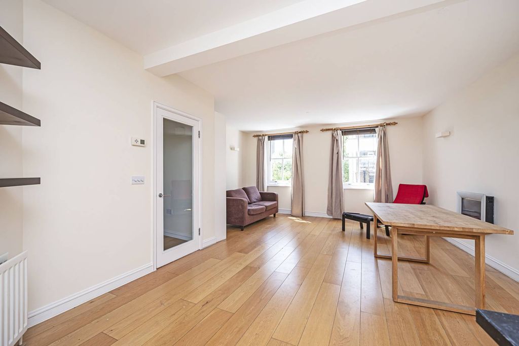 Property photo 2 of 7