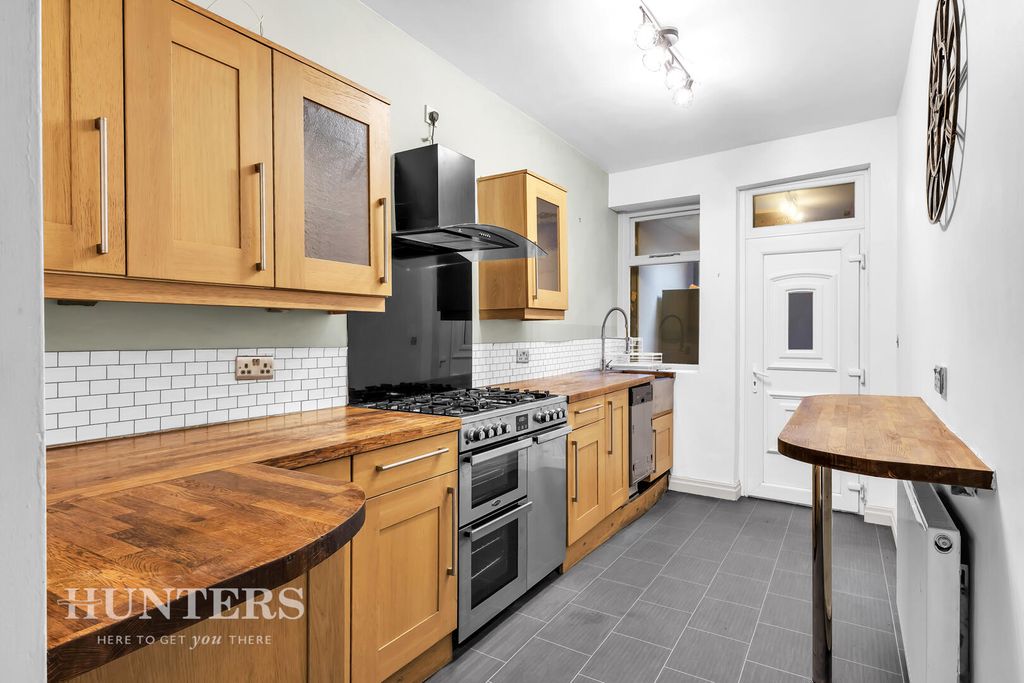 Property photo 2 of 17 Kitchen