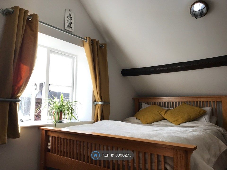 Property photo 2 of 16 Bedroom