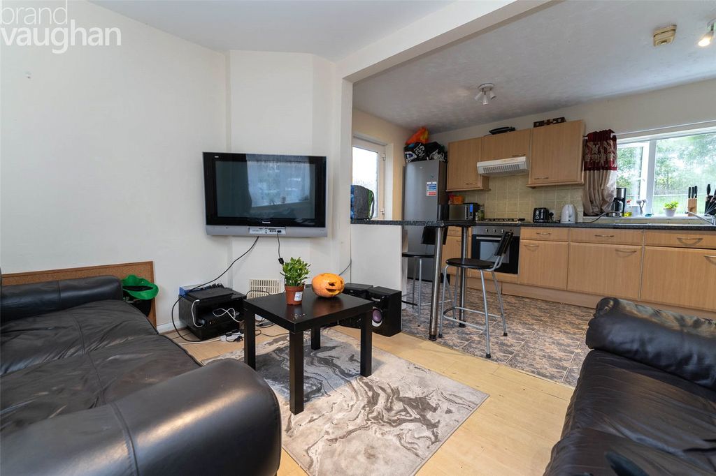 Property photo 1 of 17 Picture No. 11