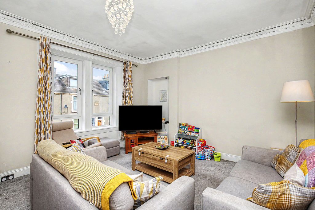 Property photo 2 of 8