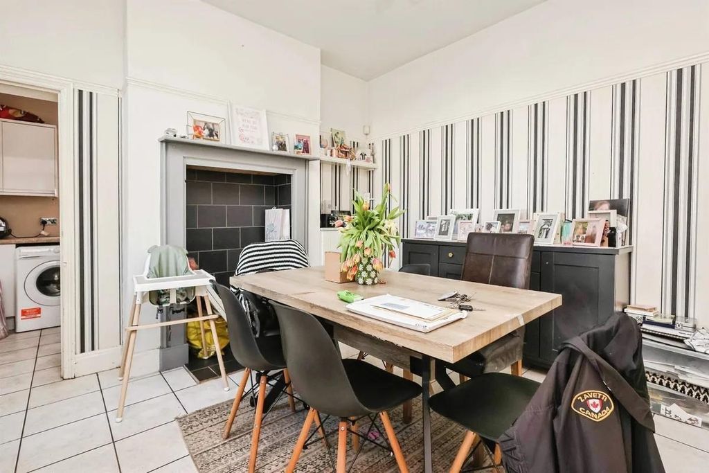 Property photo 2 of 6 Dining 2.Jpeg