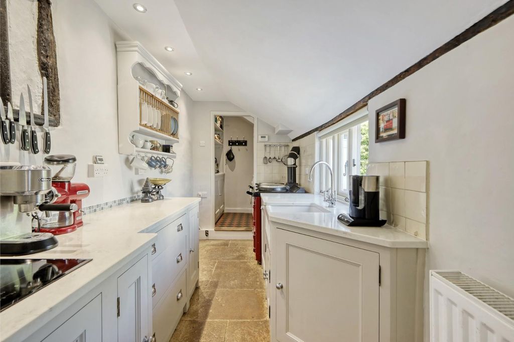 Property photo 3 of 21 Kitchen