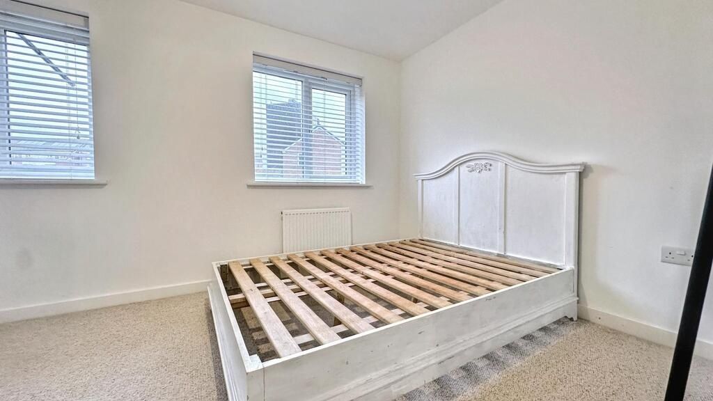 Property photo 2 of 7 A Bright, Well-Maintained Double Bedroom Featuring...