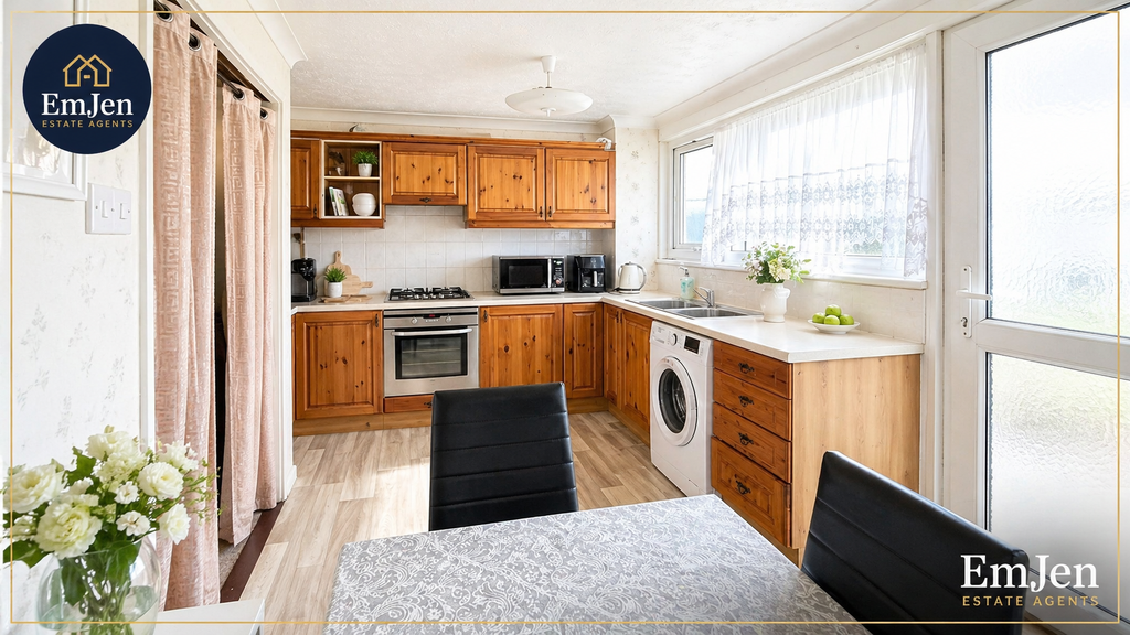 Property photo 3 of 6 Kitchen
