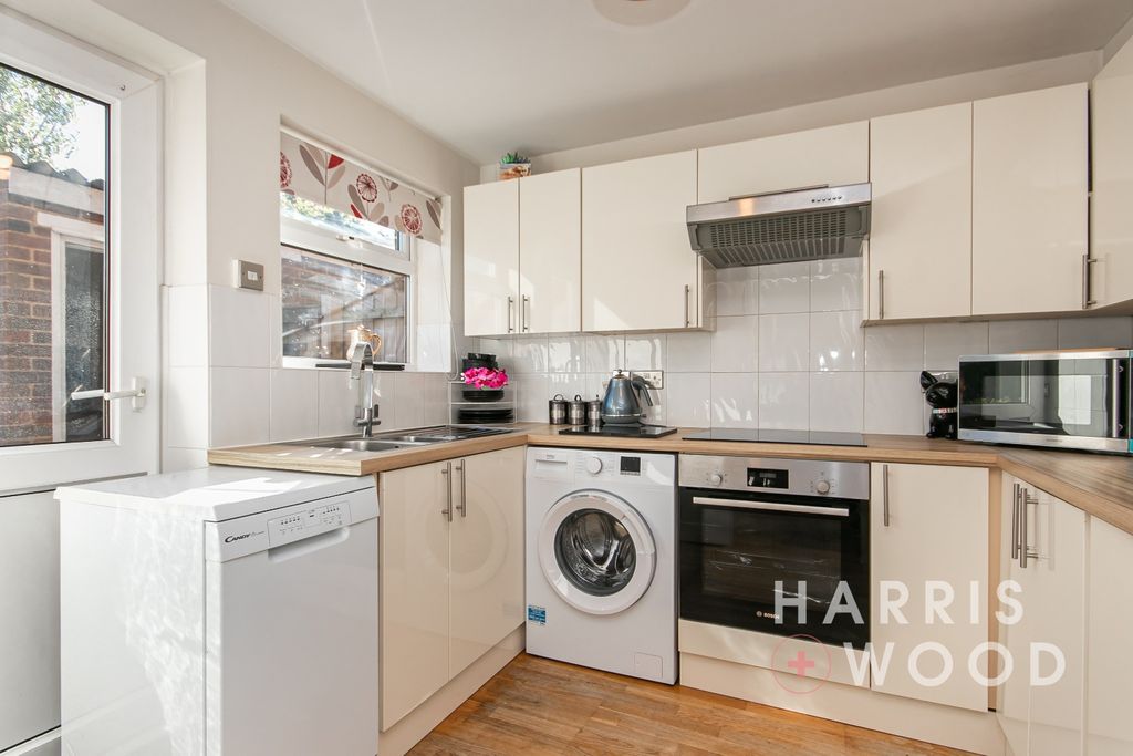 Property photo 2 of 18 4582572