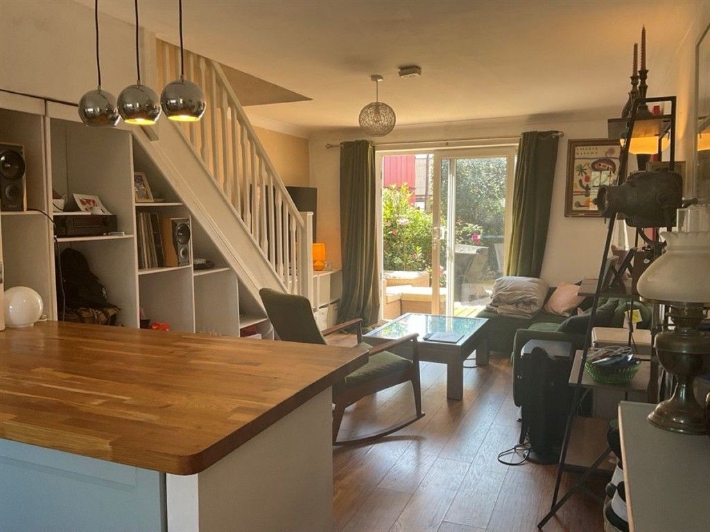 Property photo 3 of 7 Kitchen / Lounge