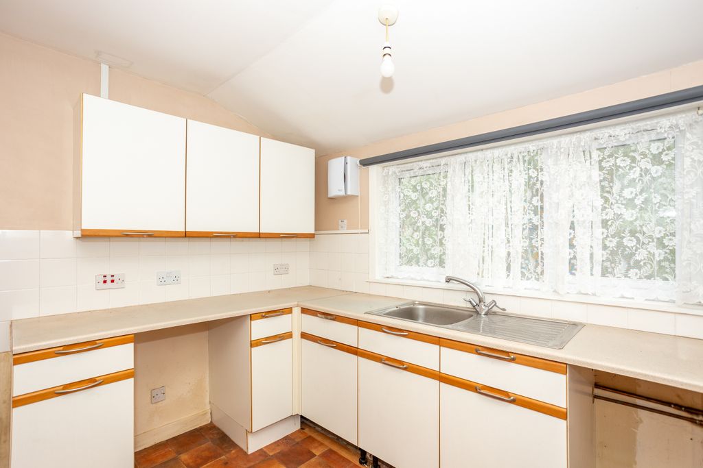 Property photo 3 of 23 Kitchen