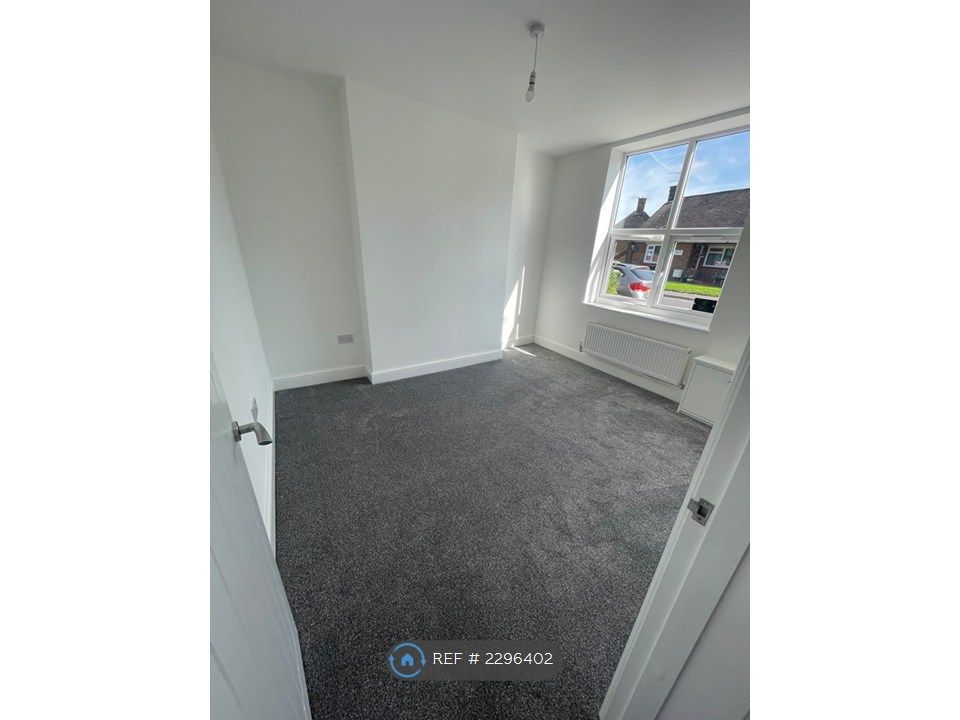 Property photo 3 of 17 Front Lounge