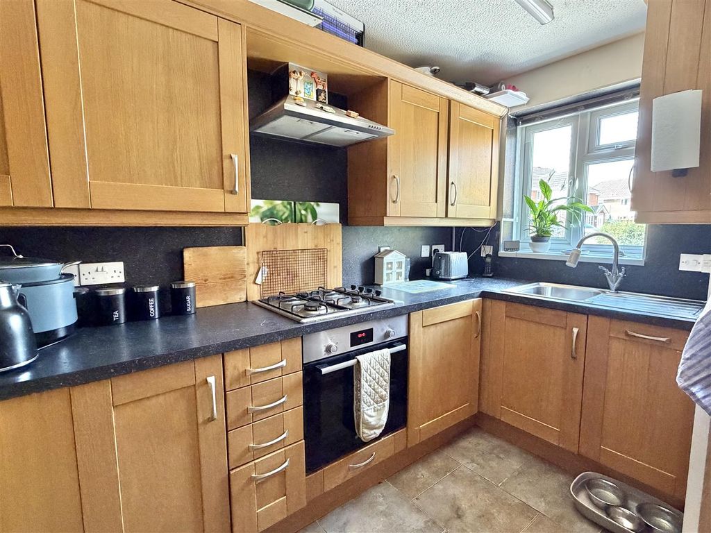 Property photo 2 of 15 Kitchen