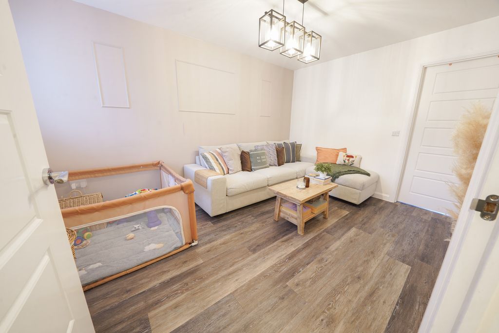 Property photo 3 of 20 Dsc03599