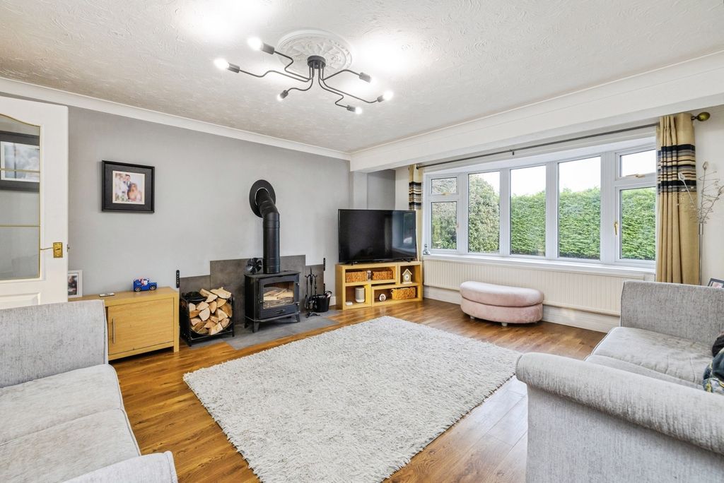 Property photo 2 of 30 Lounge