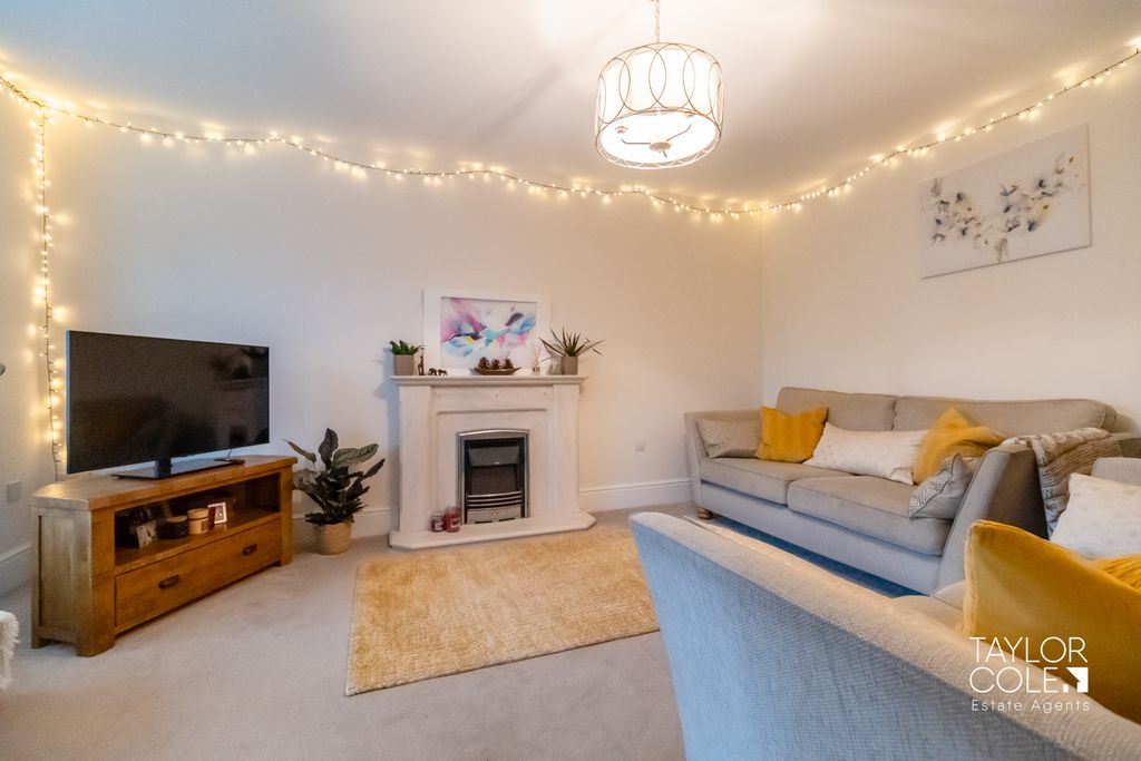 Property photo 2 of 31