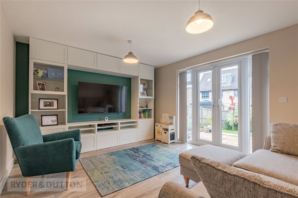 Property photo 3 of 31 Lounge