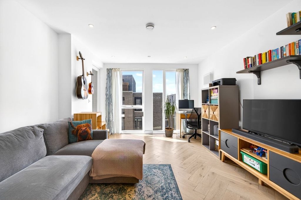 Property photo 1 of 17