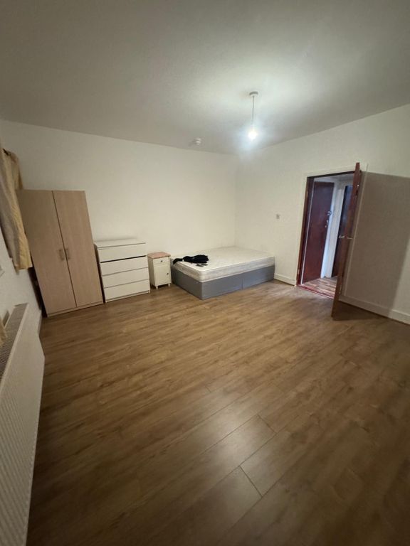 Property photo 3 of 6 Open Plan Living Room/Bedroom