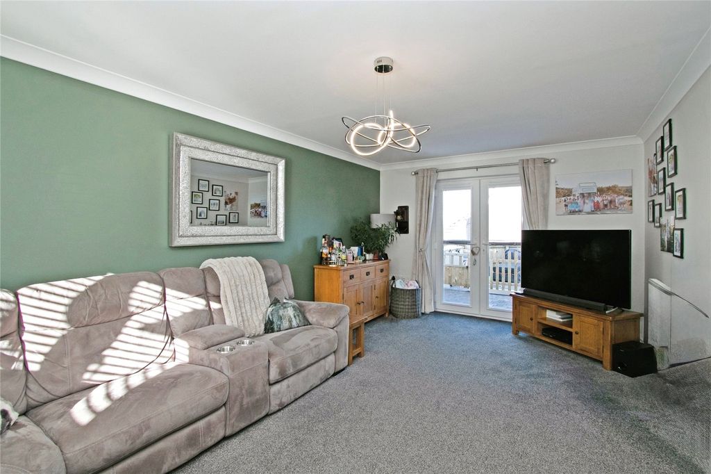 Property photo 2 of 13 Lounge