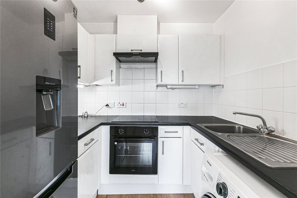 Property photo 3 of 12 Kitchen