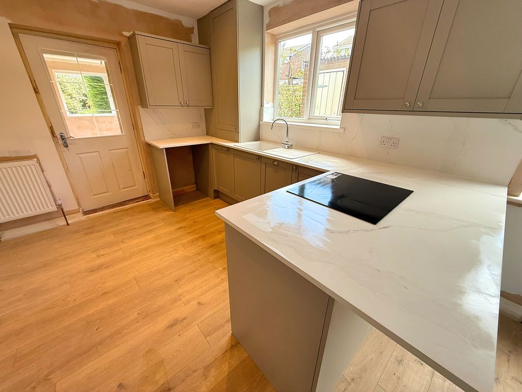 Property photo 3 of 7 Kitchen