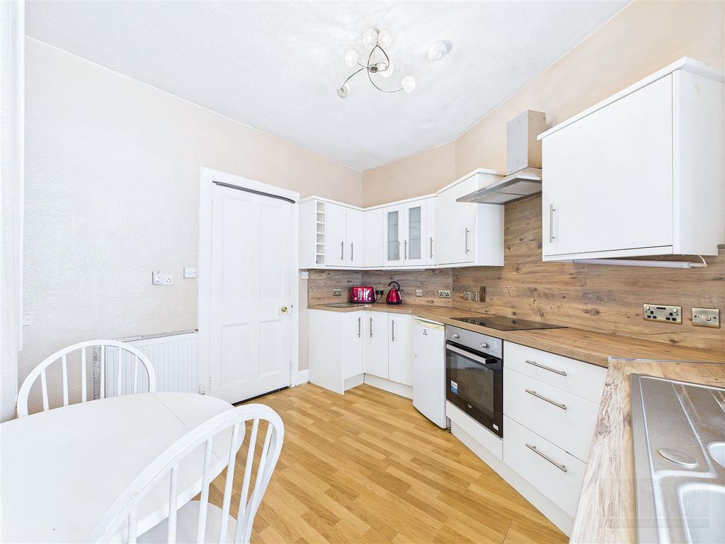Property photo 3 of 22 Kitchen / Dining