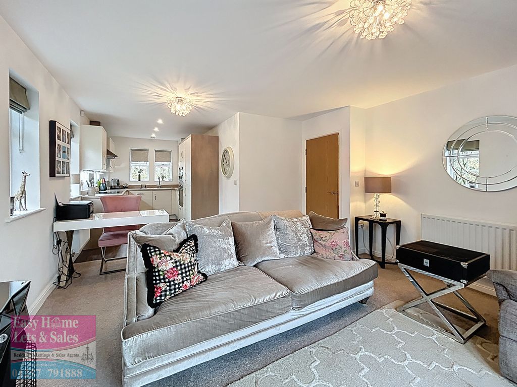 Property photo 1 of 14 Lounge Area