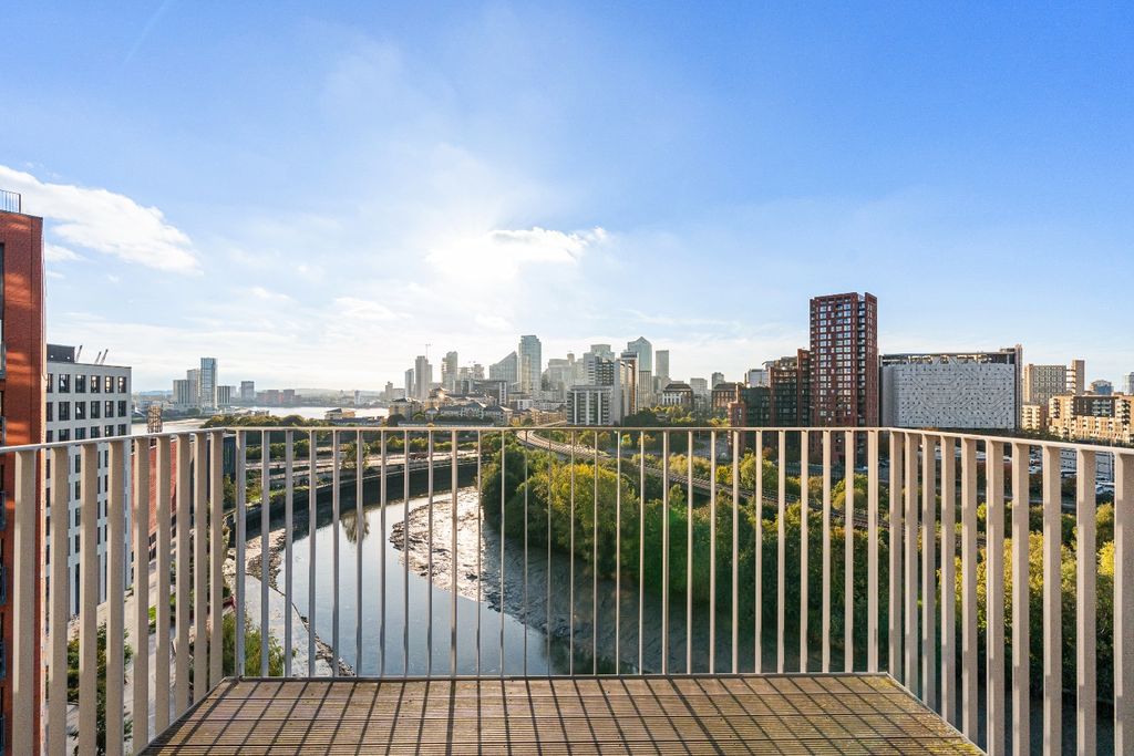 Property photo 2 of 17 3705984