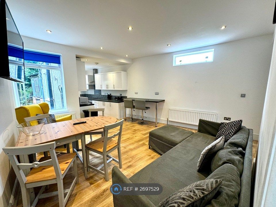 Property photo 2 of 31