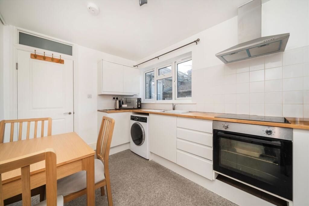 Property photo 2 of 7 Kitchen