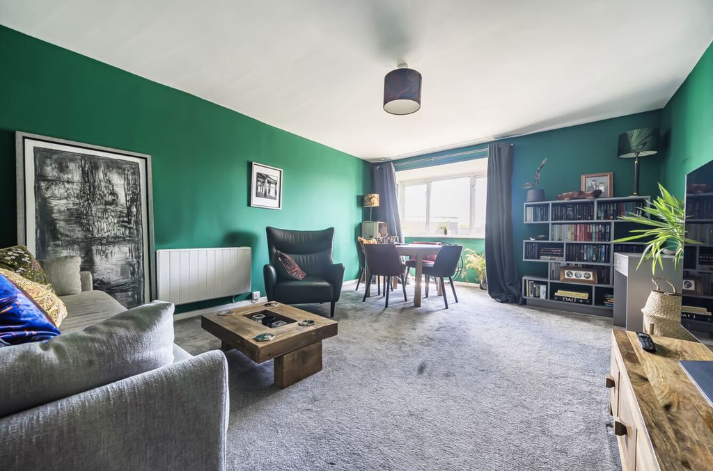 Property photo 2 of 11