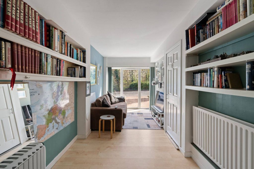 Property photo 2 of 32