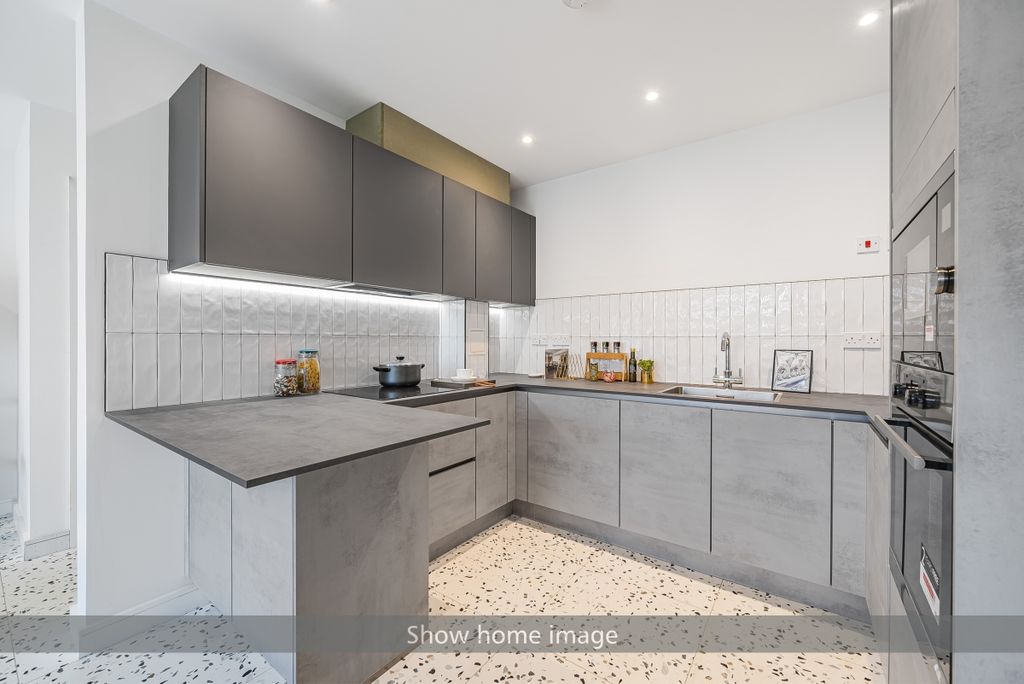 Property photo 2 of 6 3